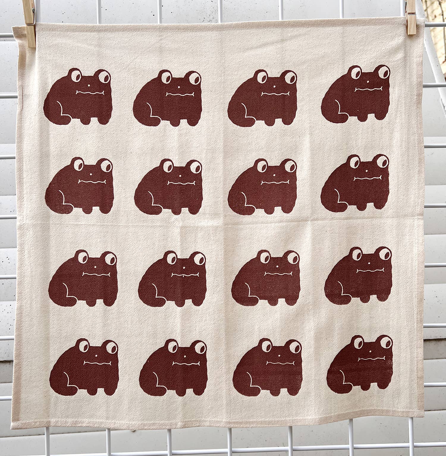 Frog tea towel